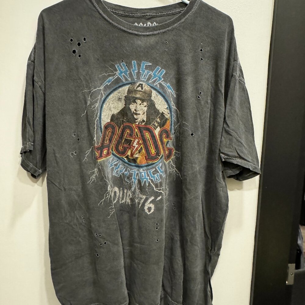ACDC 76' tour vintage high voltage distressed t-shirt one size